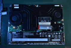 Lenovo ThinkPad P16 Gen 2: Bottenkåpan borttagen