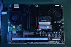 Lenovo ThinkPad P16 Gen 2: Bottenkåpan borttagen