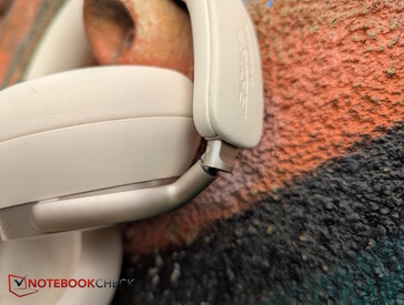 Öronkåporna kan vikas 90 grader