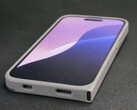 Obsoless iPh0n3 har en nylon-design och en sidomonterad USB Type-C-port. (Bildkälla: Ken Pillonel)