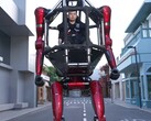 Unitree GD01 är en cirka 3,5 meter hög bemannad mecha-robot.