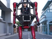 Unitree GD01 är en cirka 3,5 meter hög bemannad mecha-robot.