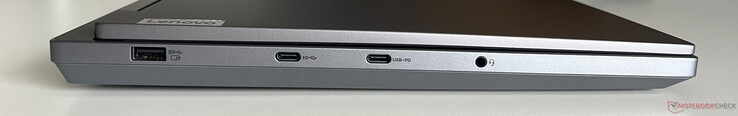 Vänster: USB-A 3.2 Gen 1 (5 GBit/s, Always On), USB-C 3.2 Gen 2 (10 Gbit/s, DisplayPort 1.4), USB-C 3.2 Gen 2 (10 Gbit/s, DisplayPort 1.4, 140W Power Delivery), 3,5 mm ljud