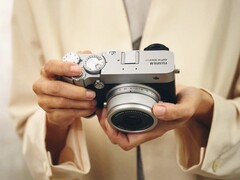 Fujifilm GFX100RF har en 102 MP mellanformatssensor i ett kompakt kamerahus. (Bildkälla: Fujifilm)