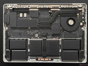Intern layout MacBook Pro 14 M3