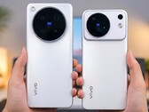 Bilder som cirkulerar just nu belyser designskillnaderna mellan Vivo X500 Pro-modellerna (till vänster) och Vivo X500.