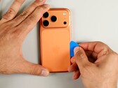 Apple iPhone Ultra sägs ha två batterier.