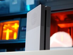 BoxPlates omslagsdesign i silver och svart finish (Bildkälla: Devyn Johnston/YouTube)