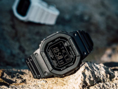 Den svarta Casio G-Shock GW-5000HS-1ER (framtill) och den vita GW-5000HS-7ER. (Bildkälla: Casio)