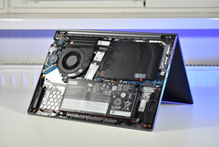 Lenovo ThinkBook 14 Gen 8 IAL, med bakstycket borttaget (bildkälla: Benjamin Herzig/Notebookcheck)