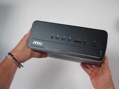 MSI Pro Max Edge AI Mini PC har gott om anslutningar på framsidan.