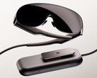 Meta VR-glasögonen levereras med ett anslutet batteripack som ger upp till tre timmars drifttid.
