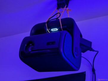 Strömknappens LED-lampa lyser onödigt starkt när enheten är avstängd